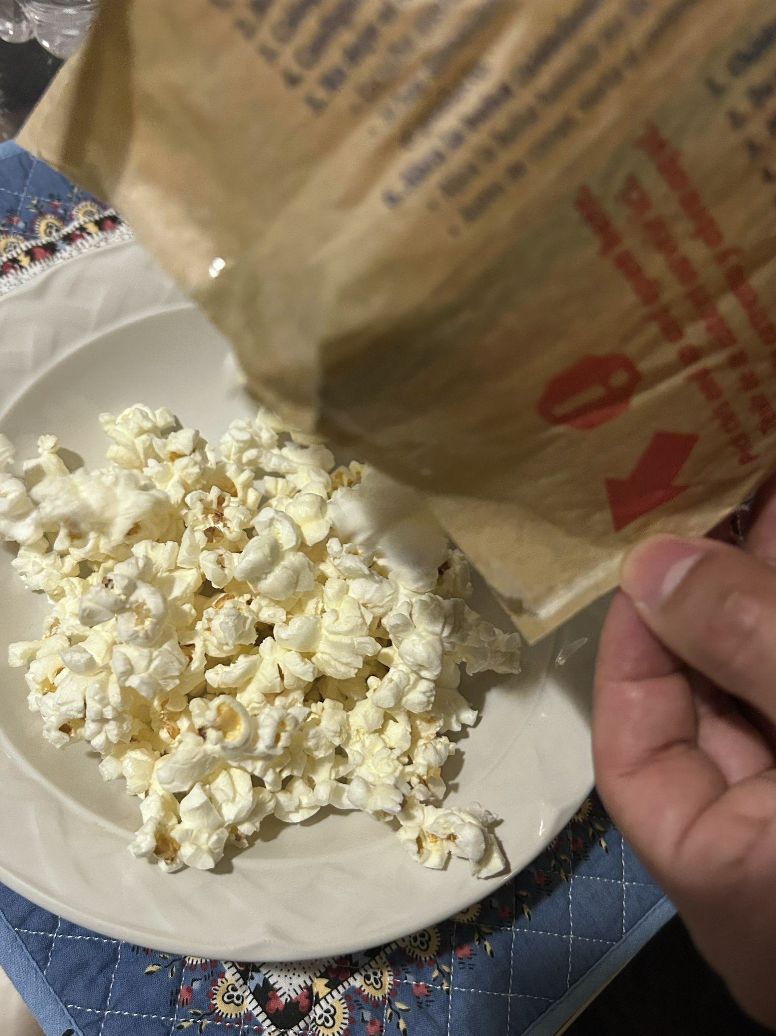 Finished popcorn in a bowl
